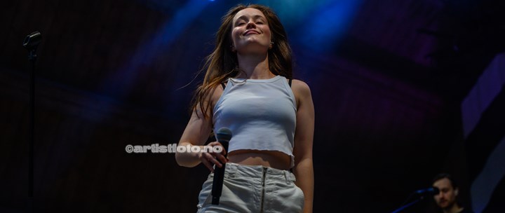 Sigrid på Ravnedalen Live 2023 , Kristiansand. Foto: Svein Erik Nomeland