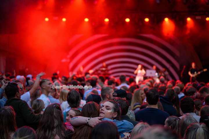 Sigrid på Ravnedalen Live 2023 , Kristiansand. Foto: Svein Erik Nomeland