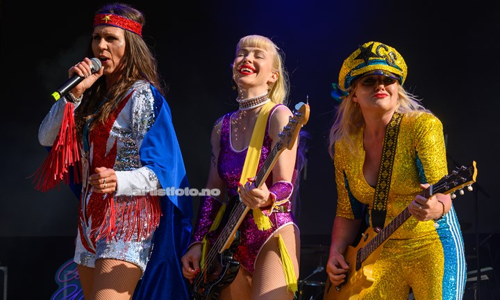 Cocktail Slippers på Ravnedalen Live 2023 , Kristiansand. Foto: Svein Erik Nomeland