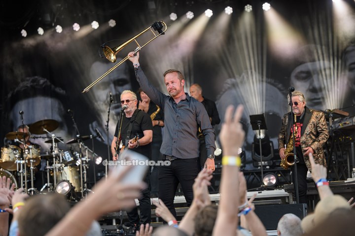 Åge Aleksandersen m/ Sambandet, Canal Street, Arendal. Foto: Svein Erik Nomeland