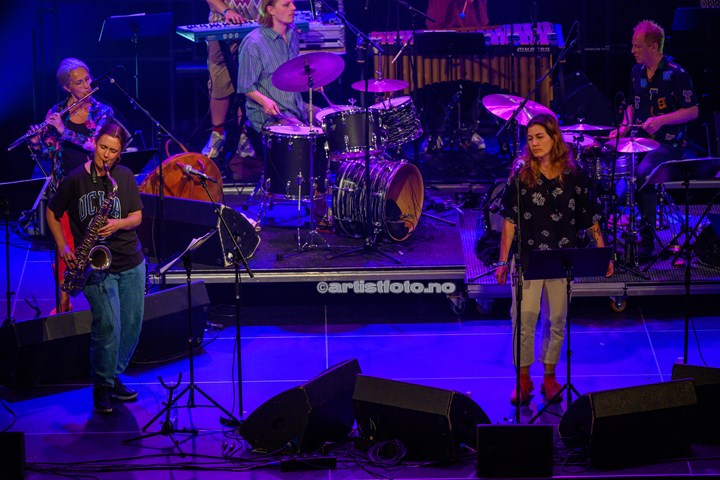 Gurls med Trondheim Jazz Orchestra, Canal Street, Arendal. Foto: Svein Erik Nomeland