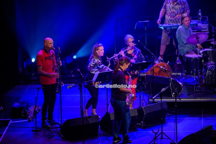 Gurls med Trondheim Jazz Orchestra, Canal Street, Arendal. Foto: Svein Erik Nomeland