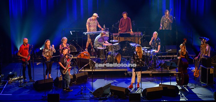 Gurls med Trondheim Jazz Orchestra, Canal Street, Arendal. Foto: Svein Erik Nomeland