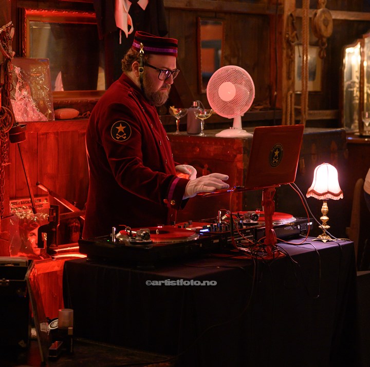 DJ Lobotom på Haubitz Låve, Kristiansand (header). Foto: Svein Erik Nomeland