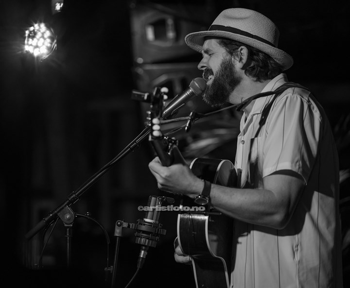 Thomas Dybdahl på Haubitz Låve, Kristiansand. Foto: Svein Erik Nomeland