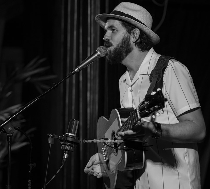 Thomas Dybdahl på Haubitz Låve, Kristiansand. Foto: Svein Erik Nomeland
