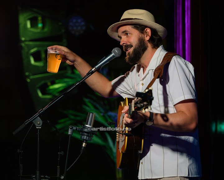 Thomas Dybdahl på Haubitz Låve, Kristiansand. Foto: Svein Erik Nomeland