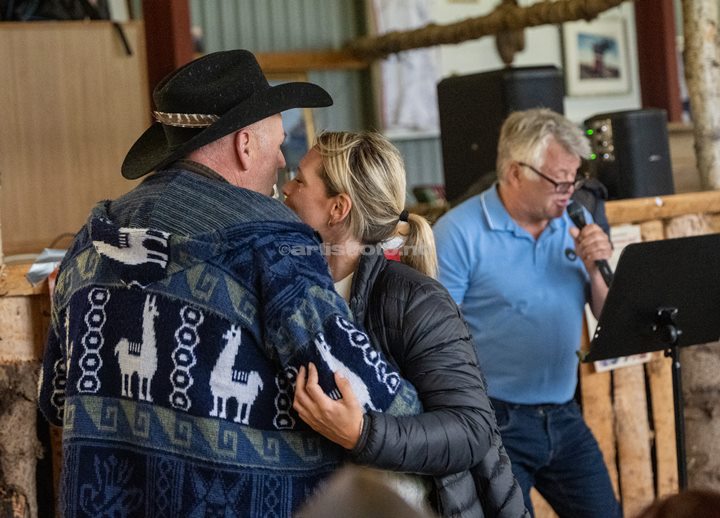 Arvid Mæland danser med kjæresten Anette Bilstad, Sommerfest i Kongsdalen, , Foto: Svein Erik Nomeland