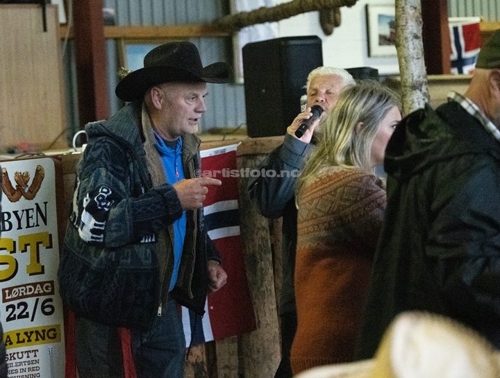 Fra Venstre: Arvid Mæland og Geir Helge Haga, Sommerfest i Kongsdalen. Foto: Svein Erik Nomeland