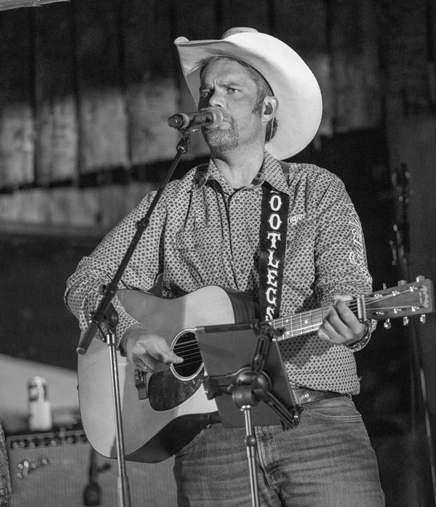 Bootlegs avsluttet en velykket Sommerfest i Kongsdalen. Her er Knut Bjorvatn Rinden, Foto: Svein Erik Nomeland