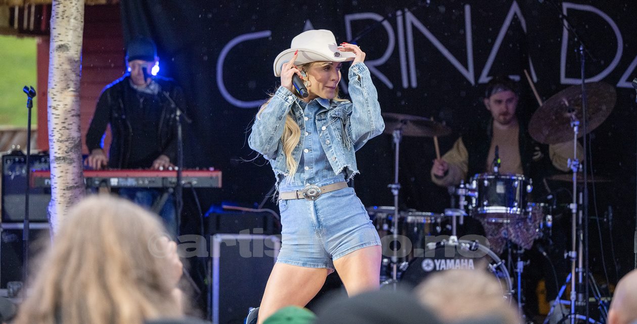 Carina Dahl, Sommerfest i Kongsdalen (header), Foto: Svein Erik Nomeland