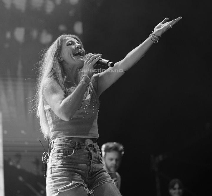 Dina, We Love The 90s & 2000s 2024, Kristiansand. Foto: Svein Erik Nomeland