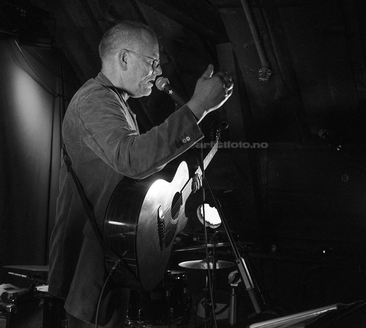 Lars Martin Myhre, død 28.12. 2024. ( Arkivbilde ‎8. 3. 2015 på Sjøboden i Mandal). Foto: Svein Erik Nomeland