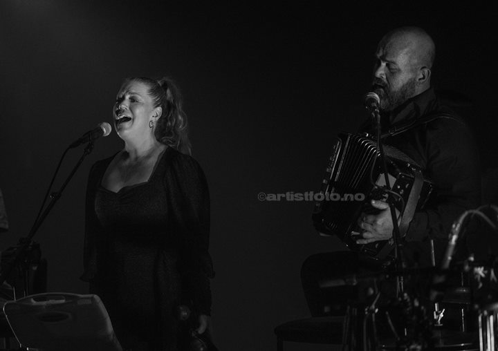 Rebecca Reimers og Kjell Martin Sirnes, Myrull, Under, Lindesnes. Foto: Svein Erik Nomeland