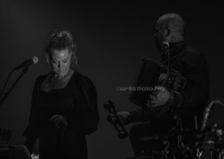 Rebecca Reimers og Kjell Martin Sirnes, Myrull, Under, Lindesnes. Foto: Svein Erik Nomeland