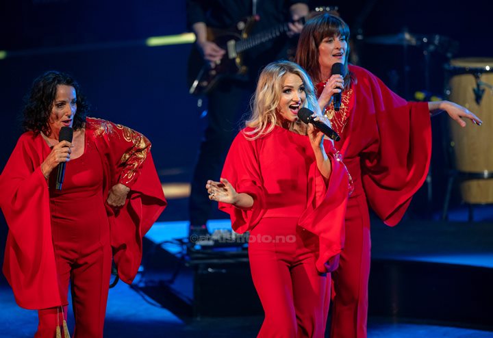 Fra venstre: Inger Lise Rypdal, Charlotte Brænna, og Lise Karlsnes. Waterloo – Vår ABBA-hyllest, Kilden Kristiansand. Foto: Svein Erik Nomeland