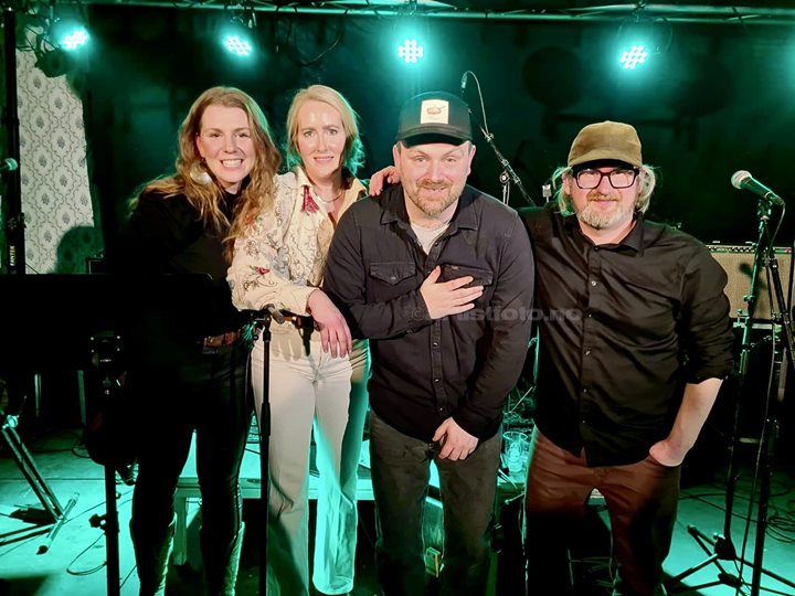 Mullets på UKE9 Kulturfestival. Fra venstre: Lisbeth Larsen, Marianne Lia, Kjell Ove Knutsen og Bjørnar Bjørnholt. Foto: Stine Hommelsgård
