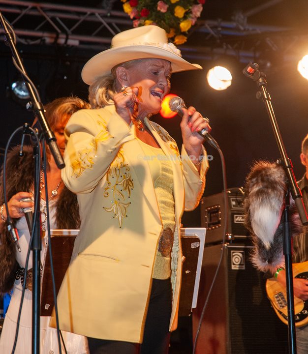 Lynn Anderson og Arne Benoni på Ose Countryfestival 5/7 2008. Foto: Svein Erik Nomeland