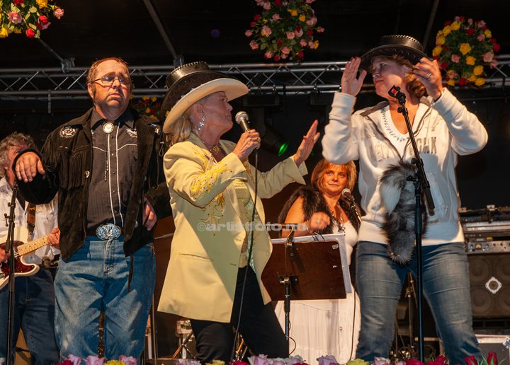 Lynn Anderson og Arne Benoni på Ose Countryfestival 5/7 2008. Foto: Svein Erik Nomeland