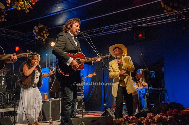 Lynn Anderson og Arne Benoni på Ose Countryfestival 5/7 2008. Foto: Svein Erik Nomeland