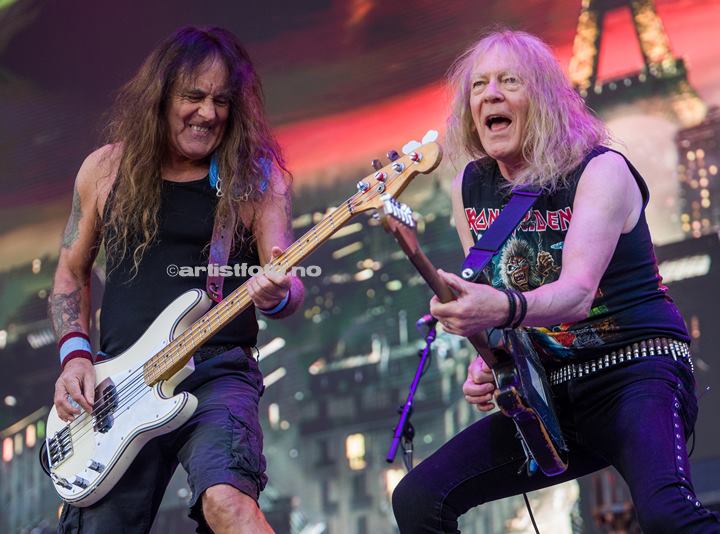 Fra venstre: Steve Harris og Janick Gers, Iron Maiden, Lyse Arena, Stavanger. Foto: Svein Erik Nomeland