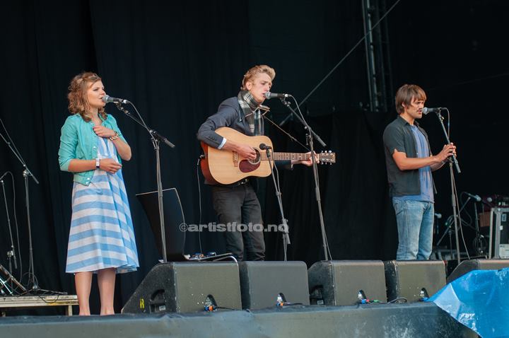 Fra venstre: Billie Van, Jonas Alaska og Mikhael Paskalev. Konsert med Jonas Alaska, Canal Street, Arendal 24.07.2009. Foto: Svein Erik Nomeland