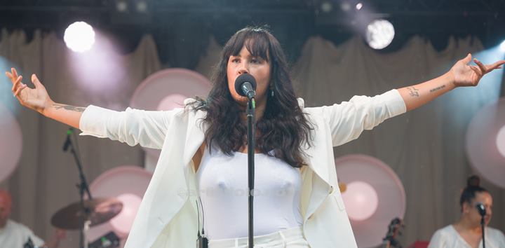 Maria Mena med band, Ravnedalen Live, Kristiansand. Foto: Svein Erik Nomeland