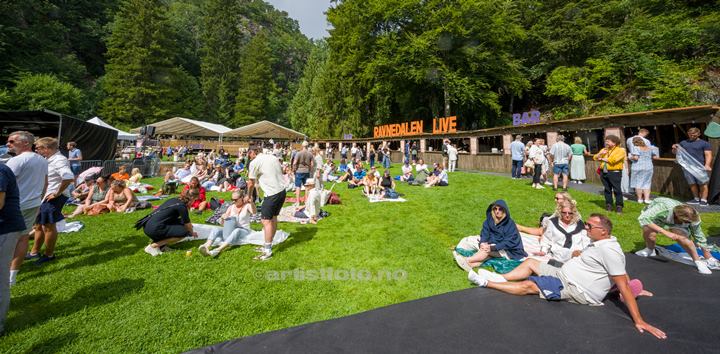 Maria Mena med band, Ravnedalen Live, Kristiansand. Foto: Svein Erik Nomeland