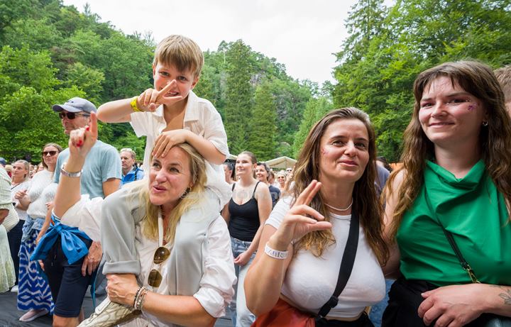 Maria Mena med band, Ravnedalen Live, Kristiansand. Foto: Svein Erik Nomeland