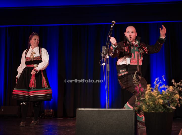 Birgit Annette Helle og Lars Rysstad Nordgreen, Setesdal Folkemusikkfestival. Foto: Svein Erik Nomeland