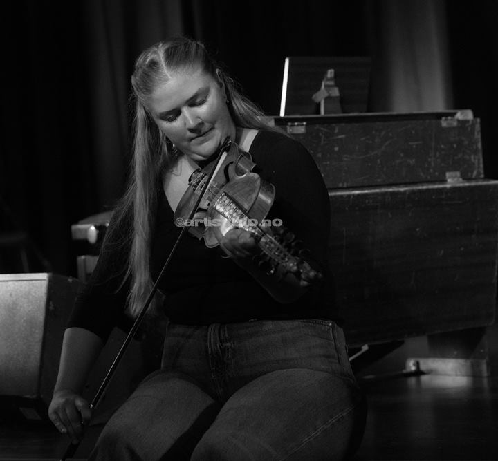 Birgit Haukås, vinner Sparebanken Norge Fond 2025. Setesdal Folkemusikkfestival. Foto: Svein Erik Nomeland