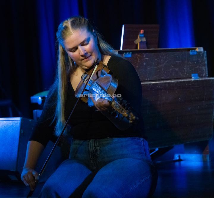 Birgit Haukås, vinner Sparebanken Norge Fond 2025. Setesdal Folkemusikkfestival. Foto: Svein Erik Nomeland