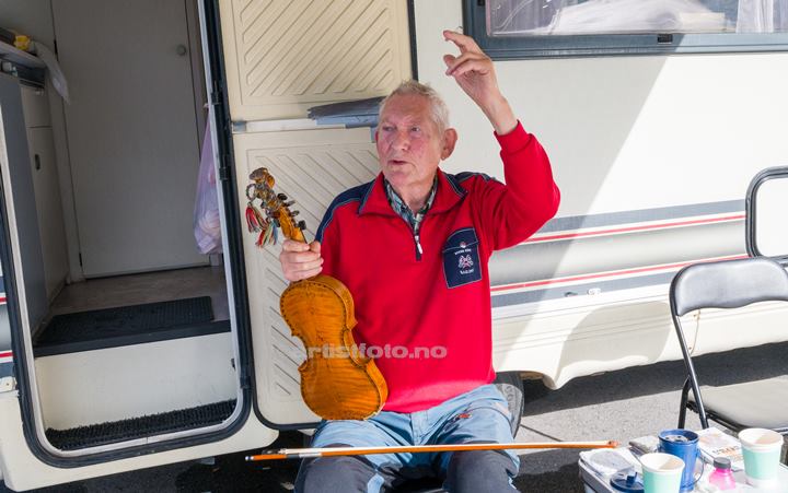 Einar Øverland fra Seljord besøkte Setesdal Folkemusikkfestival, Rysstad. Foto: Svein Erik Nomeland