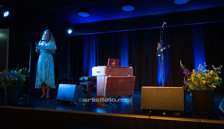 Gro-Anita Mykjåland, åpning Setesdal Folkemusikkfestival 2025. Foto: Svein Erik Nomeland