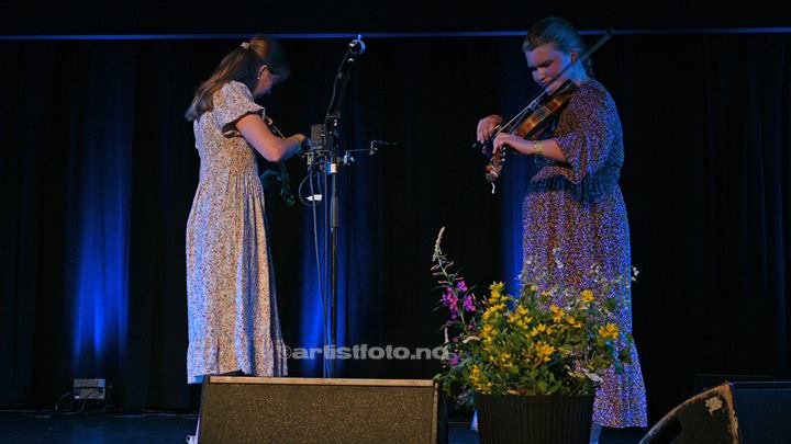 Maria Vaaje og Nina Byttingsmyr, Setesdal Folkemusikkfestival 2025. Foto: Svein Erik Nomeland
