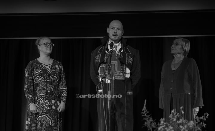 Sigrid Kjetilsdotter Jore , Lars Rysstad Nordgreen , Kirsten Bråten Berg. Setesdal Folkemusikkfestival. Foto: Svein Erik Nomeland