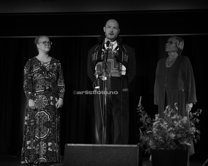 Sigrid Kjetilsdotter Jore , Lars Rysstad Nordgreen , Kirsten Bråten Berg. Setesdal Folkemusikkfestival. Foto: Svein Erik Nomeland