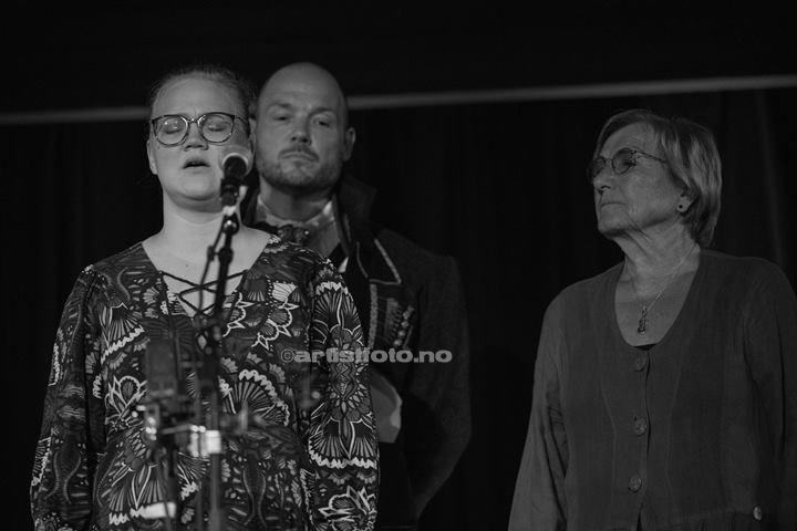 Sigrid Kjetilsdotter Jore , Lars Rysstad Nordgreen , Kirsten Bråten Berg. Setesdal Folkemusikkfestival. Foto: Svein Erik Nomeland