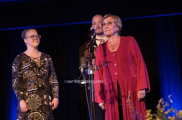 Sigrid Kjetilsdotter Jore , Lars Rysstad Nordgreen , Kirsten Bråten Berg. Setesdal Folkemusikkfestival. Foto: Svein Erik Nomeland