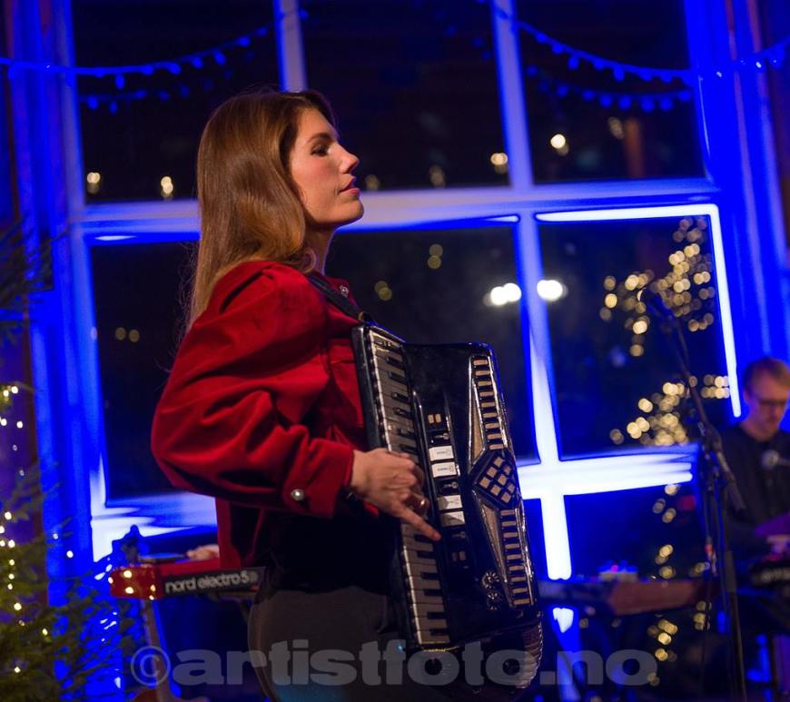 Hilde Selvikvåg, Lindland farm, Kvinesdal(header). Foto: Svein Erik Nomeland