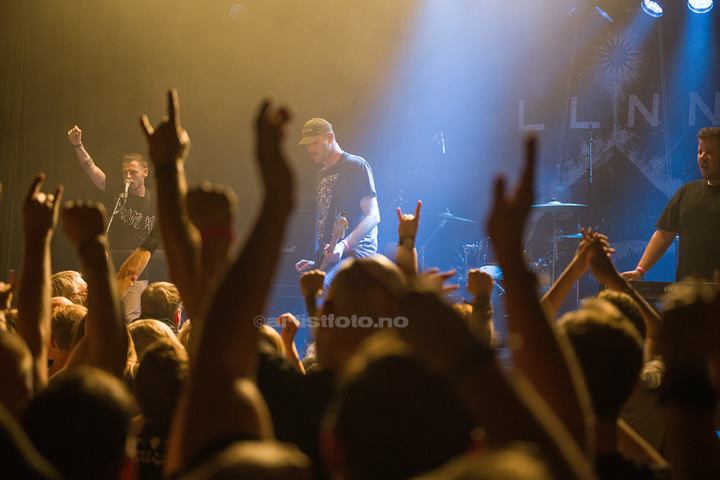 Fra venstre: Victor Kaas, Rasmus Furbo, Rasmus G. Sejersen, Ketil G. Sejersen. LLNN, Aalborg Metal Festival. Foto: Svein Erik Nomeland