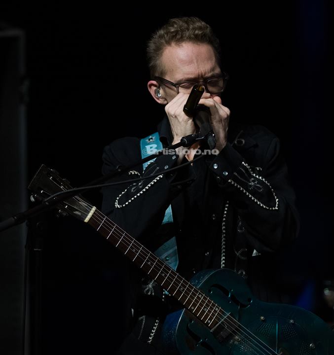 Geir Sundstøl på Stein Torleif Bjella konsert, Lyngdal Kulturhus. Foto: Svein Erik Nomeland