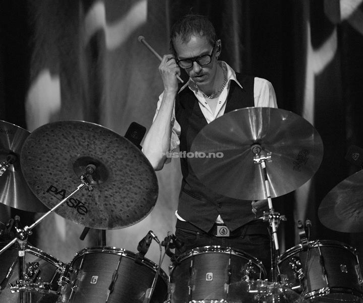Kenneth Kapstad på Stein Torleif Bjella konsert, Lyngdal Kulturhus. Foto: Svein Erik Nomeland