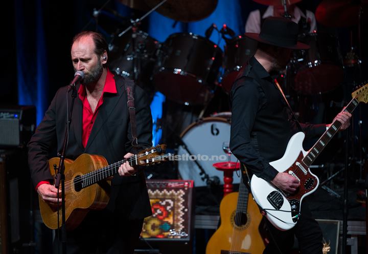 Fra v: Stein Torleif Bjella, Eirik Øien Lyngdal Kulturhus. Foto: Svein Erik Nomeland