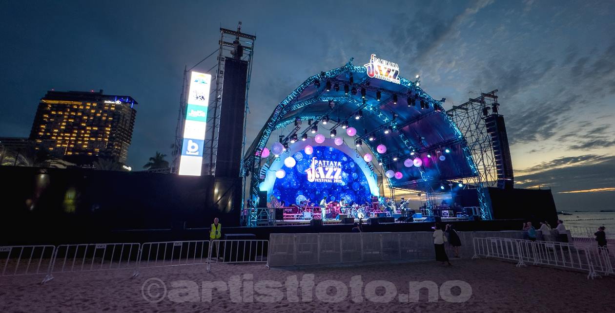 Dale Chayanin Group, Pattaya Jazz festival 2025, Thailand, Iphone (header). Foto: Svein Erik Nomeland