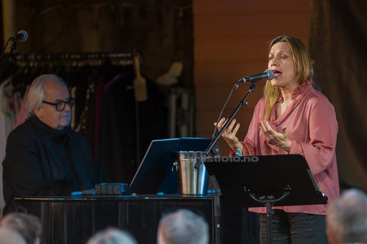 Ketil Bjørnstad og Anneli Drecker, Posebyhaven, Kristiansand. Foto: Svein Erik Nomeland
