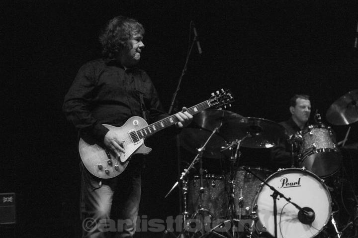 Gary Moore og Darrin Mooney , Norway Rock, Kvinesdal 10.7.2010(header). Foto: Svein Erik Nomeland