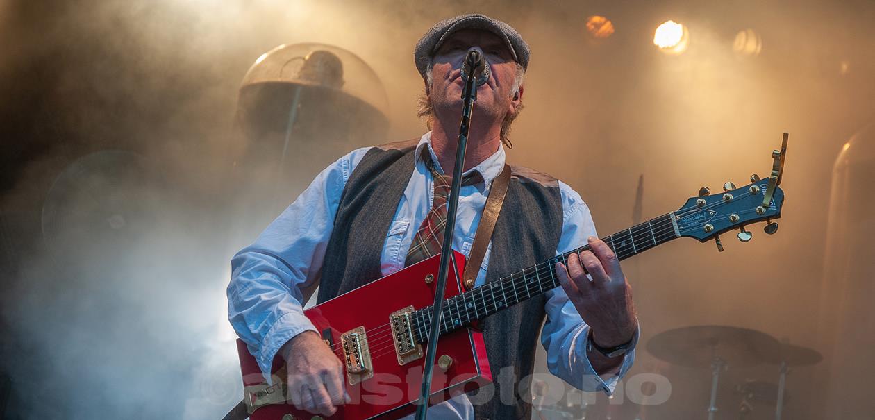 Kim Larsen, 9.7.2008, Ravnedalen, Kristiansand (header). Foto: Svein Erik Nomeland