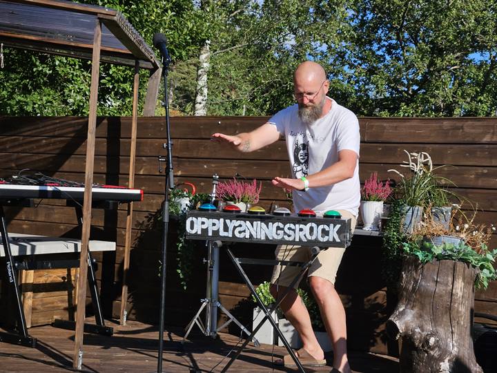 Opplysningsrock, kulturhagefesten. Øyslebø. Foto: Lars Berg Holtan