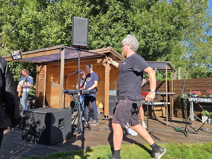 Opplysningsrock, kulturhagefesten. Øyslebø. Foto: Margaretha Krug Aase